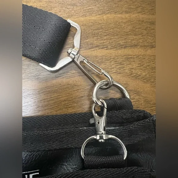 Sold*** Clinique BRUSH BELT makeup brush holder faux leather black (0393) - Picture 11 of 11